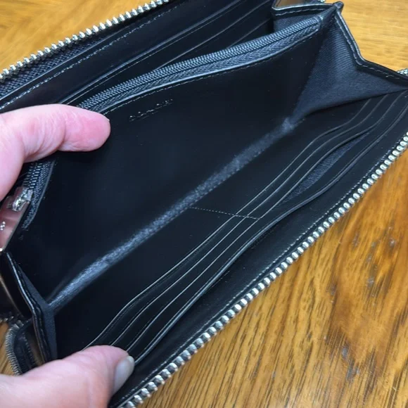 COACH SIGNATURE OUTLINE WITH STRIPE ACCORDION ZIP WALLET - Picture 10 of 16